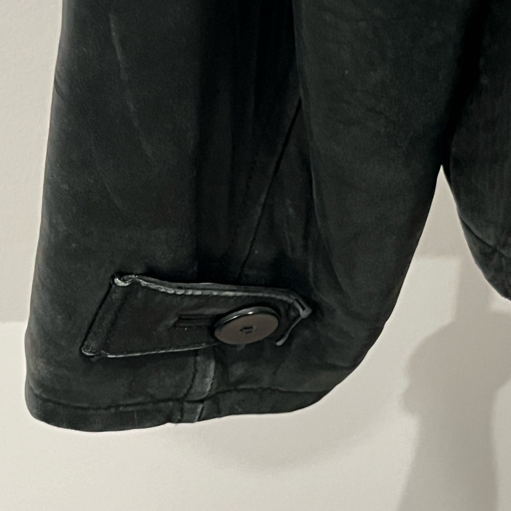 Vintage Sleek Black Leather Jacket - Picture 9 of 9